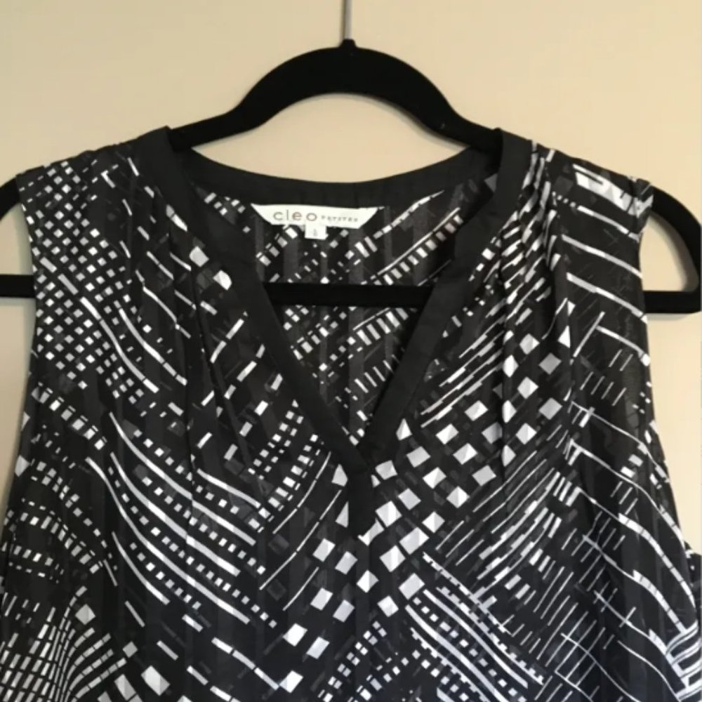 Abstract Print Sleeveless Blouse - Large Petite - Picture 3 of 8
